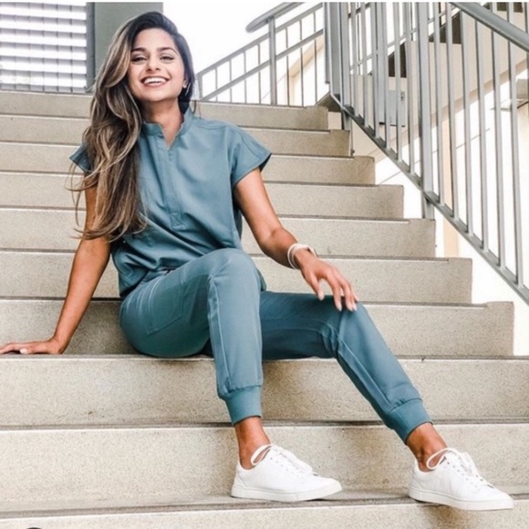 NWT FIGS HYDROGREEN SCRUBS SET ZAMORA CATARINA S ORIGINAL pink drawstring - Picture 2 of 10